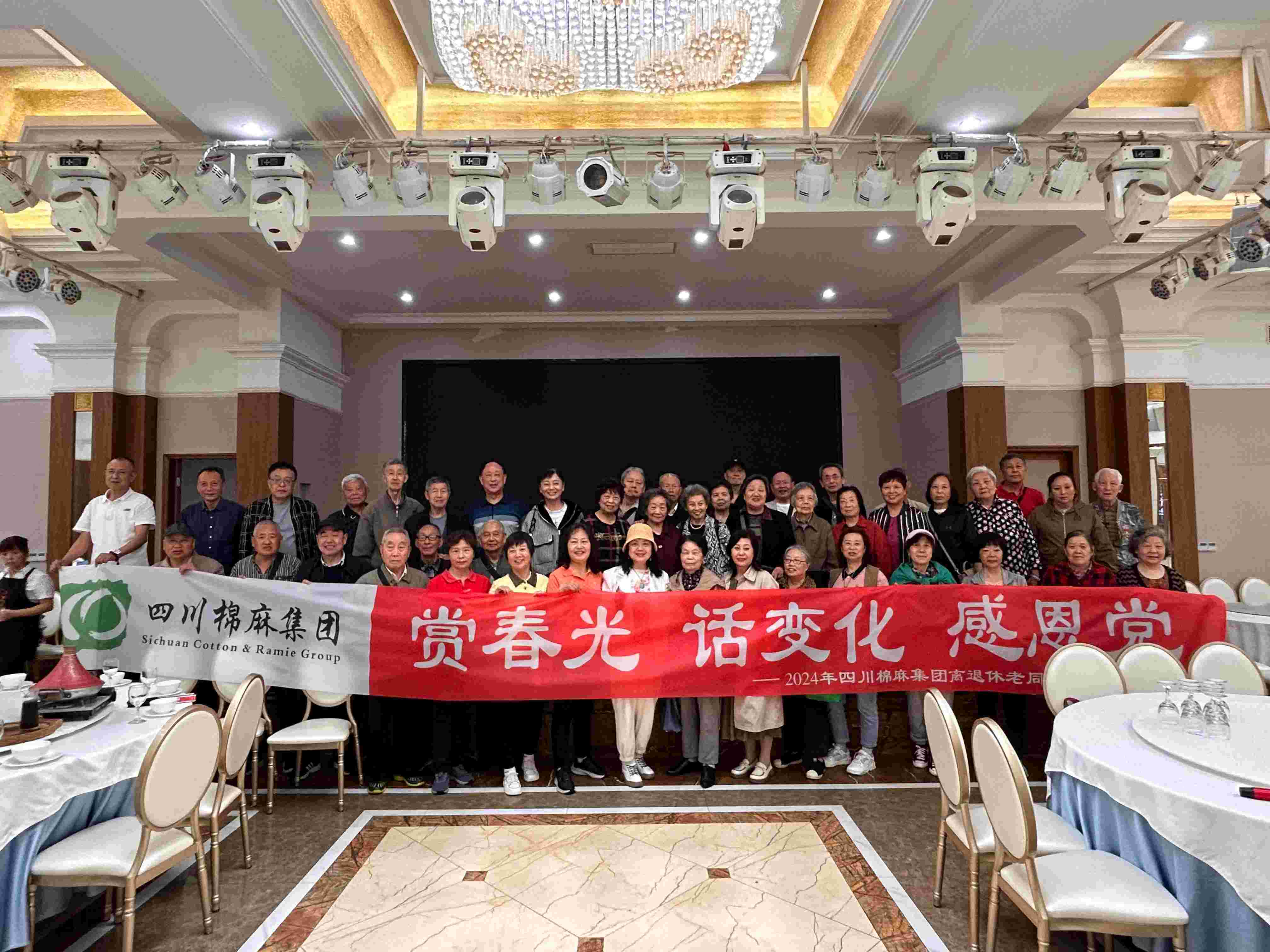 集團公司組織老同志開展“賞春光、話變化、感黨恩”戶外踏青活動